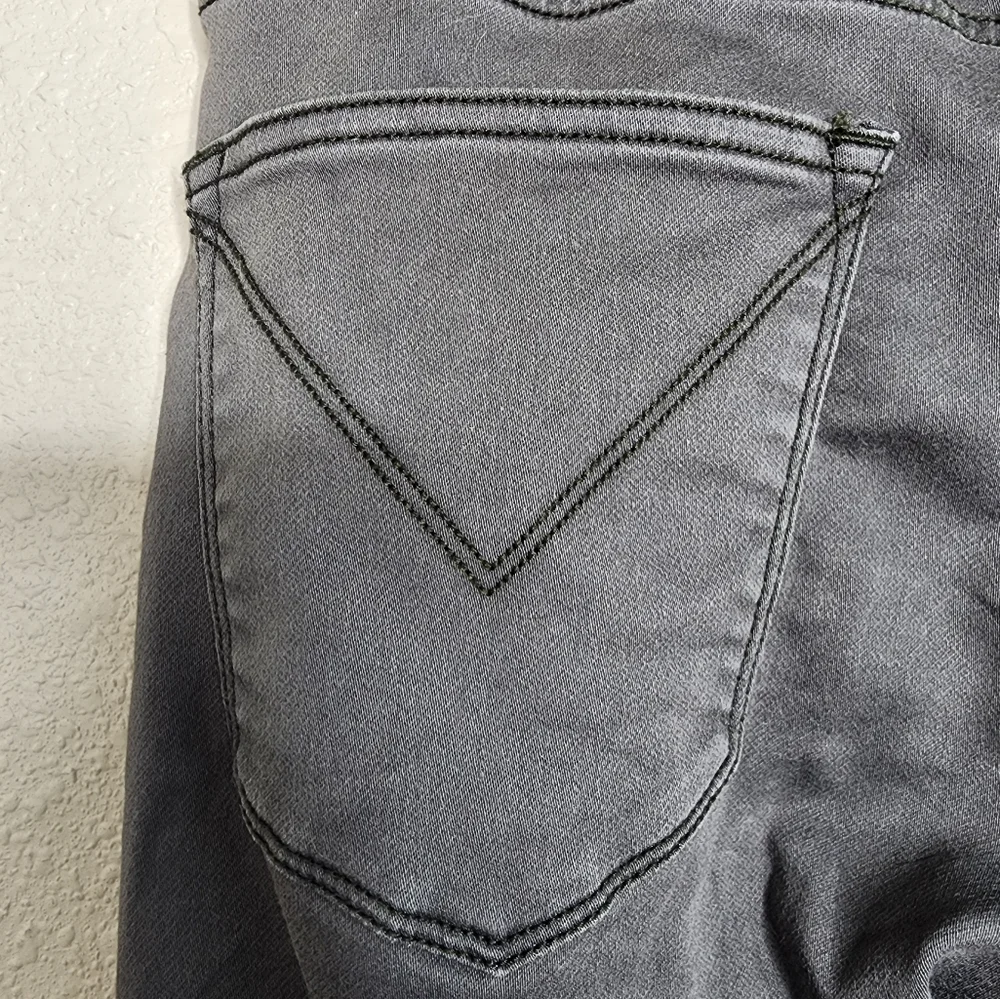 John Varvatos Bowery Straight Fit Jeans in Shark Size 30